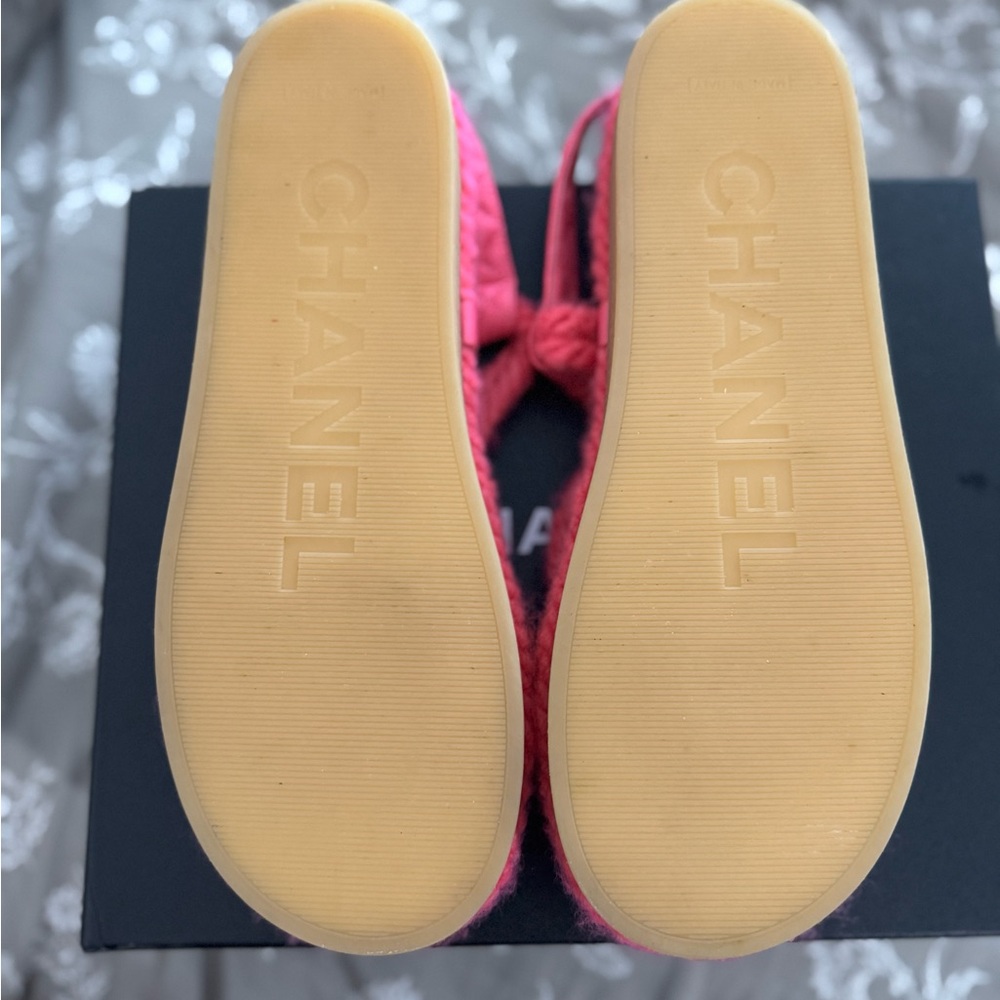 CHANEL Vibrant Pink Quilted Sandals - Picture 6 of 7